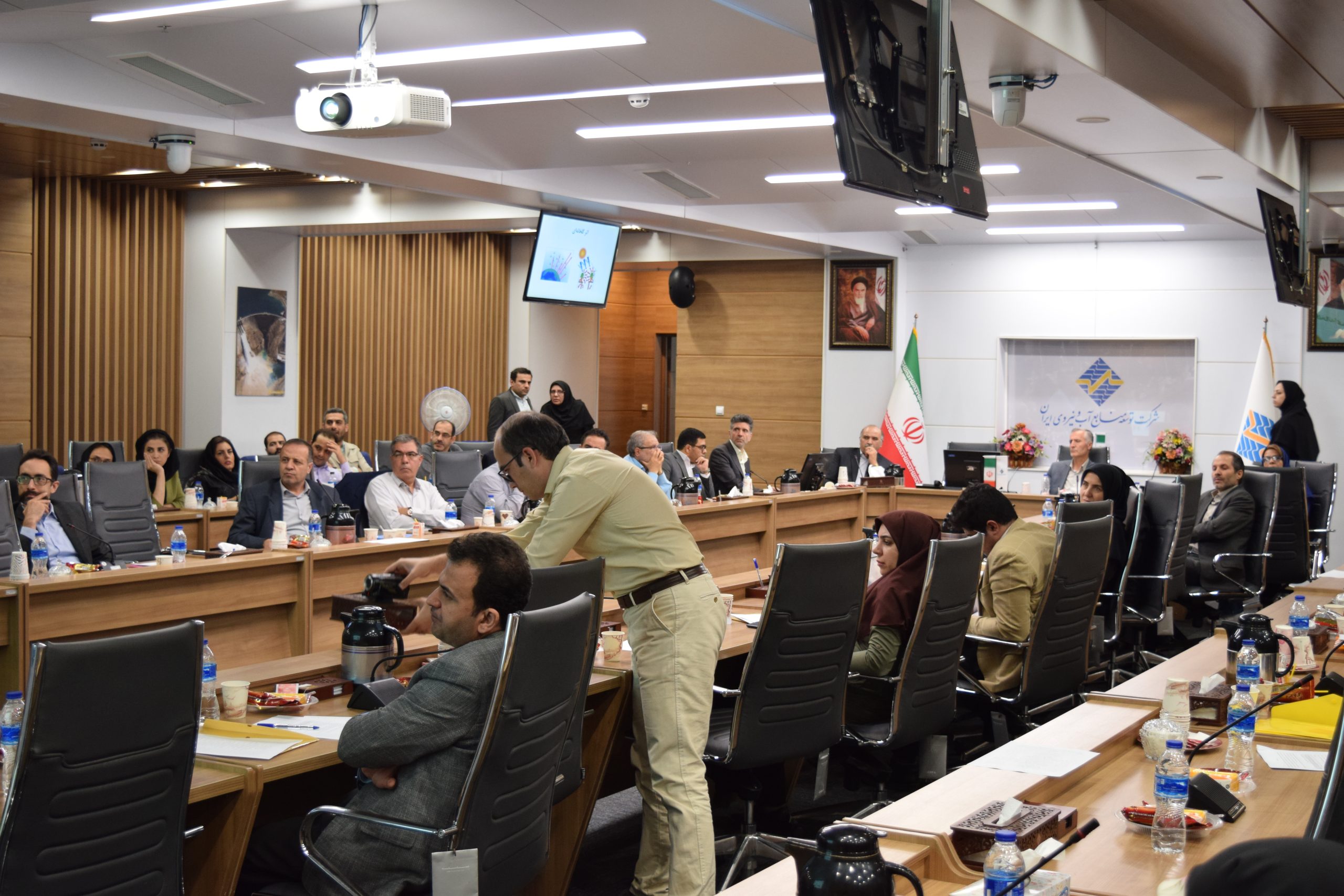 چهارمین نشست از سلسله نشست‌های همایش ملی مسئولیت اجتماعی ؛ دانشگاه و صنعت در شرکت توسعه منابع آب و نیروی ایران برگزار شد